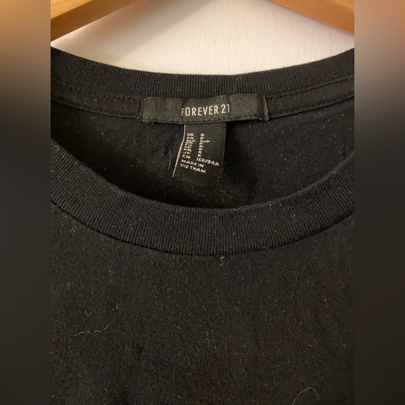 Forever 21 T-shirt - Picture 2 of 4